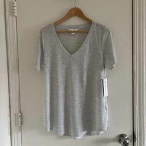 Athleta Women’s V-Neck T-Shirt Size Large Gray Stripe Tencel Blend NWT